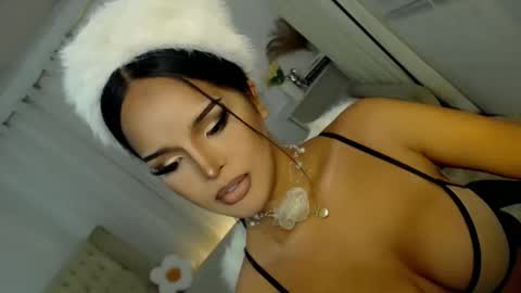 Snapshot of lucy_heartfiliaxxx chatting on December 2025 07:17:02 AM MONA online show from December 2025 07:17:02 AM