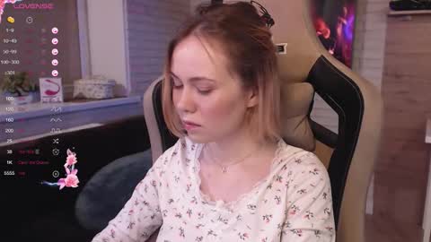 Snapshot of lucy_mirror chatting on October 2025 09:02:01 PM Lucy online show from October 2025 09:02:01 PM