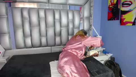 Snapshot of lucy_ny chatting on September 2025 02:07:02 PM SleepyAbuela online show from September 2025 02:07:02 PM