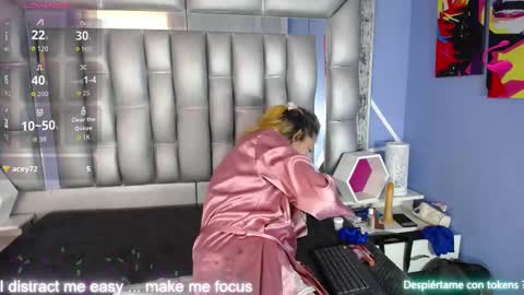 Snapshot of lucy_ny chatting on September 2025 02:41:01 PM SleepyAbuela online show from September 2025 02:41:01 PM