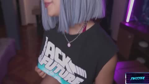 Snapshot of lucyallenx chatting on December 2024 10:58:01 PM Lucy Alien online show from December 2024 10:58:01 PM