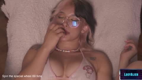 Snapshot of lucyallenx chatting on January 2025 11:14:02 PM Lucy Alien online show from January 2025 11:14:02 PM