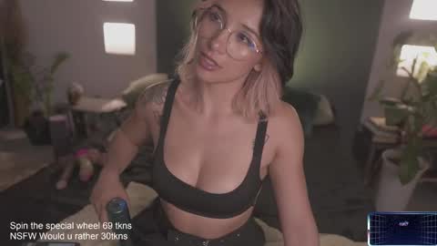 Snapshot of lucyallenx chatting on February 2025 05:02:01 AM Lucy Alien online show from February 2025 05:02:01 AM