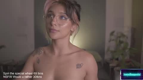 Snapshot of lucyallenx chatting on February 2025 01:52:02 AM Lucy Alien online show from February 2025 01:52:02 AM