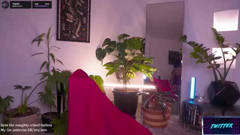 Snapshot of lucyallenx chatting on September 2025 10:04:02 PM Lucy Alien online show from September 2025 10:04:02 PM