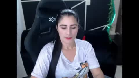 LUCY online show from November 2025 07:02:02 PM