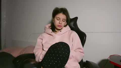 Snapshot of lucyrait chatting on February 2025 05:37:01 AM Lucy online show from February 2025 05:37:01 AM