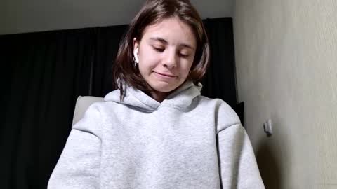 Snapshot of lucyrait chatting on February 2025 03:31:02 PM Lucy online show from February 2025 03:31:02 PM