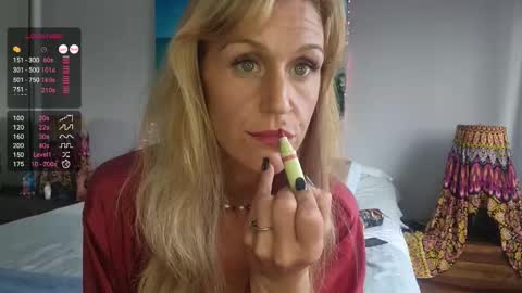 Snapshot of lucyvybes_and_gogert chatting on December 2025 07:10:01 PM Lucy Vybes and Go-Gert online show from December 2025 07:10:01 PM