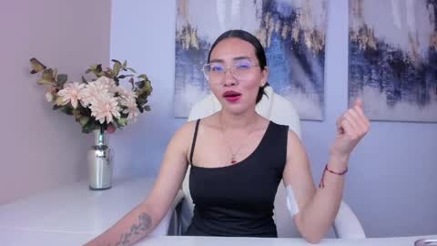 Lucy Liiu online show from April 2026 06:52:02 PM