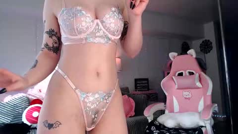 Snapshot of lucyyluvss chatting on February 2025 11:09:02 PM Lucy online show from February 2025 11:09:02 PM