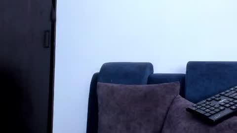 luielli online show from April 2026 05:19:02 PM