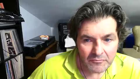 LUIGIJOHN online show from April 2026 06:57:02 PM