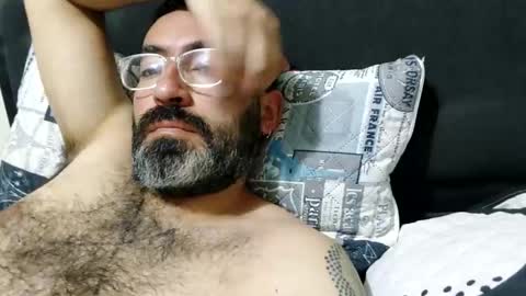 Snapshot of luis2988z chatting on December 2024 02:20:02 AM Hairyman online show from December 2024 02:20:02 AM