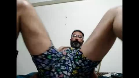 Snapshot of luis2988z chatting on December 2024 01:14:01 AM Hairyman online show from December 2024 01:14:01 AM