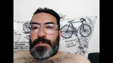 Snapshot of luis2988z chatting on December 2024 04:02:02 AM Hairyman online show from December 2024 04:02:02 AM