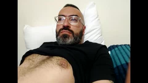 Snapshot of luis2988z chatting on January 2025 01:53:01 AM Hairyman online show from January 2025 01:53:01 AM