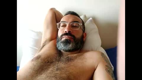 Snapshot of luis2988z chatting on January 2025 03:25:02 PM Hairyman online show from January 2025 03:25:02 PM