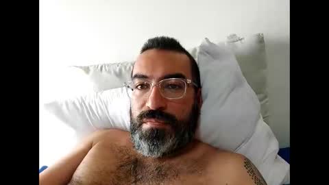 Snapshot of luis2988z chatting on February 2025 04:00:02 PM Hairyman online show from February 2025 04:00:02 PM