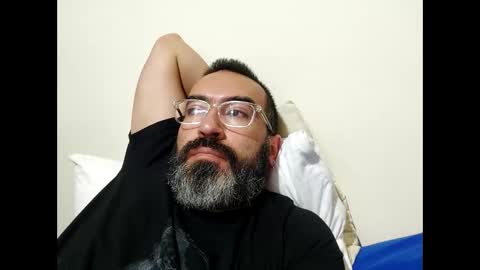 Snapshot of luis2988z chatting on February 2025 12:25:02 AM Hairyman online show from February 2025 12:25:02 AM