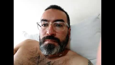 Snapshot of luis2988z chatting on February 2025 09:27:02 PM Hairyman online show from February 2025 09:27:02 PM