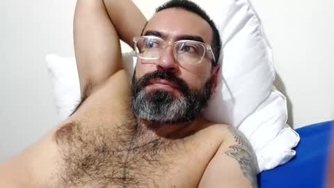 Snapshot of luis2988z chatting on February 2025 02:33:02 AM Hairyman online show from February 2025 02:33:02 AM