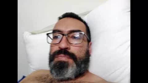 Snapshot of luis2988z chatting on February 2025 02:42:01 AM Hairyman online show from February 2025 02:42:01 AM