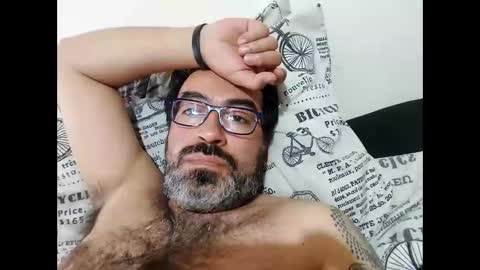 Snapshot of luis2988z chatting on September 2025 10:11:01 PM Hairyman online show from September 2025 10:11:01 PM