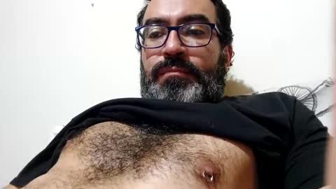 Snapshot of luis2988z chatting on October 2025 03:06:01 AM Hairyman online show from October 2025 03:06:01 AM