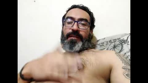 Snapshot of luis2988z chatting on November 2025 01:16:01 AM Hairyman online show from November 2025 01:16:01 AM