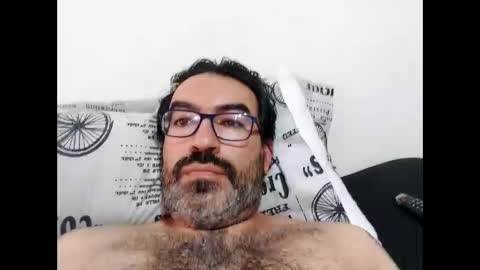 Snapshot of luis2988z chatting on November 2025 04:01:02 PM Hairyman online show from November 2025 04:01:02 PM