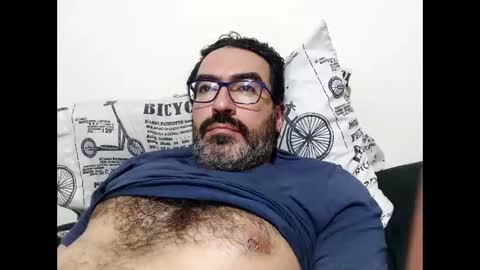 Snapshot of luis2988z chatting on November 2025 01:38:01 AM Hairyman online show from November 2025 01:38:01 AM