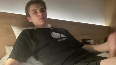 Snapshot of luis_7777 chatting on November 2025 04:43:02 AM Luis online show from November 2025 04:43:02 AM