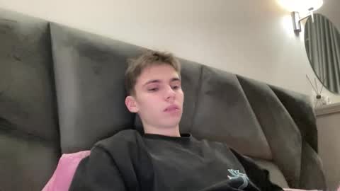 Snapshot of luis_7777 chatting on December 2025 03:17:01 PM Luis online show from December 2025 03:17:01 PM