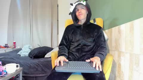 Snapshot of luis_as chatting on February 2025 11:44:02 AM Luis AS online show from February 2025 11:44:02 AM