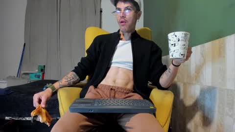 Snapshot of luis_as chatting on March 2025 11:28:01 AM Luis AS online show from March 2025 11:28:01 AM