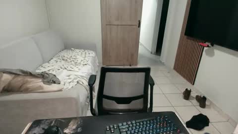 Snapshot of luis_flr chatting on December 2025 01:56:02 AM luis_flr online show from December 2025 01:56:02 AM