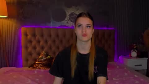 Snapshot of luisaclover chatting on November 2025 01:22:01 PM LuisaClover online show from November 2025 01:22:01 PM