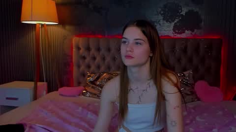 Snapshot of luisaclover chatting on November 2025 05:38:01 PM LuisaClover online show from November 2025 05:38:01 PM