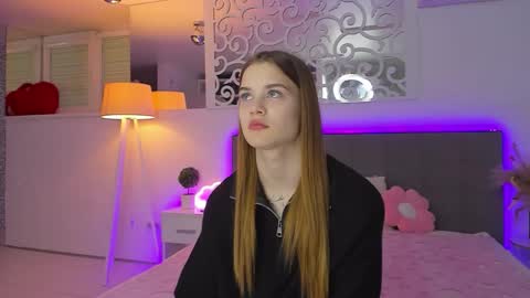 Snapshot of luisaclover chatting on December 2025 01:39:01 PM LuisaClover online show from December 2025 01:39:01 PM