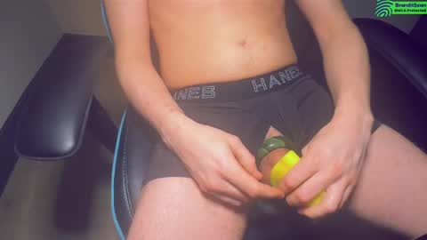 Snapshot of lukatripp chatting on February 2025 08:20:02 PM lukatripp online show from February 2025 08:20:02 PM