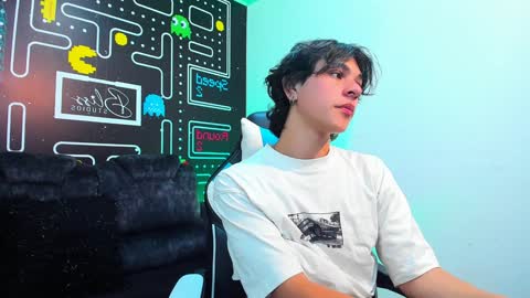 Snapshot of luke_howland chatting on January 2025 08:26:02 PM Luke online show from January 2025 08:26:02 PM