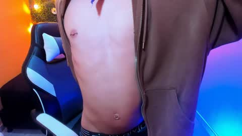 Snapshot of luke_howland chatting on January 2025 08:13:02 PM Luke online show from January 2025 08:13:02 PM