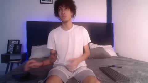 Snapshot of lukeaaron_ chatting on December 2024 03:20:01 AM Luke online show from December 2024 03:20:01 AM