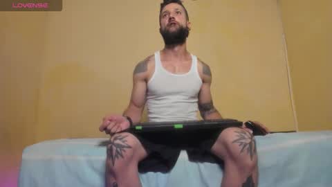 Snapshot of luky_boy chatting on April 2026 11:51:02 PM luky boy online show from April 2026 11:51:02 PM
