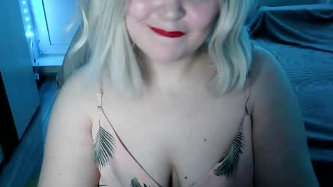 lulovia online show from March 2026 10:09:01 PM