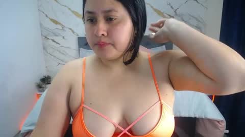 luluu_17_ online show from May 2026 01:40:01 PM