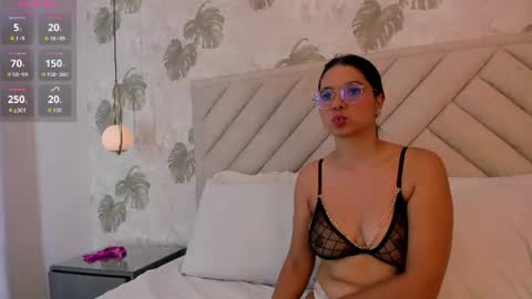 Snapshot of luna_and chatting on June 2026 08:48:01 PM L U N A online show from June 2026 08:48:01 PM
