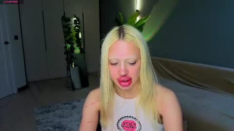 Snapshot of luna_beverly chatting on June 2026 02:24:02 AM luna_beverly online show from June 2026 02:24:02 AM