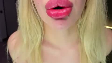 Snapshot of luna_beverly chatting on June 2026 08:43:02 PM luna_beverly online show from June 2026 08:43:02 PM
